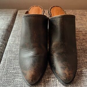 NIB Frye Serena Mule Black Distressed 8M